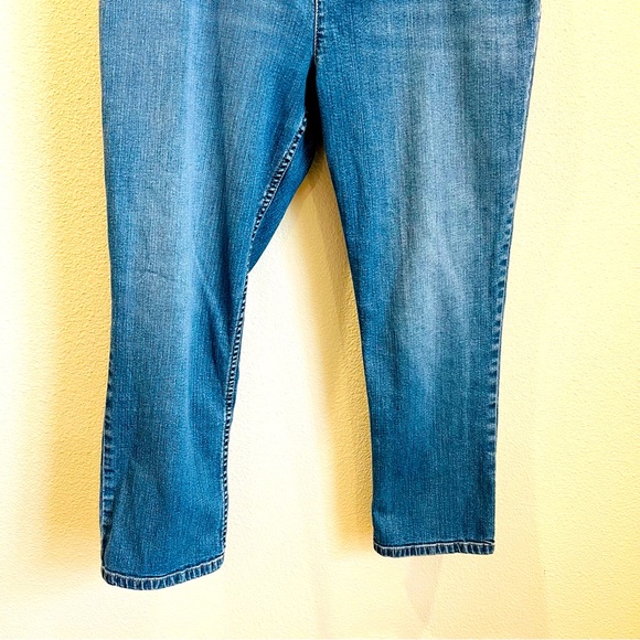 J.Jill women medium blue crop mid rise jean Acid wash distress, zip front Sz 14 - Picture 6 of 16